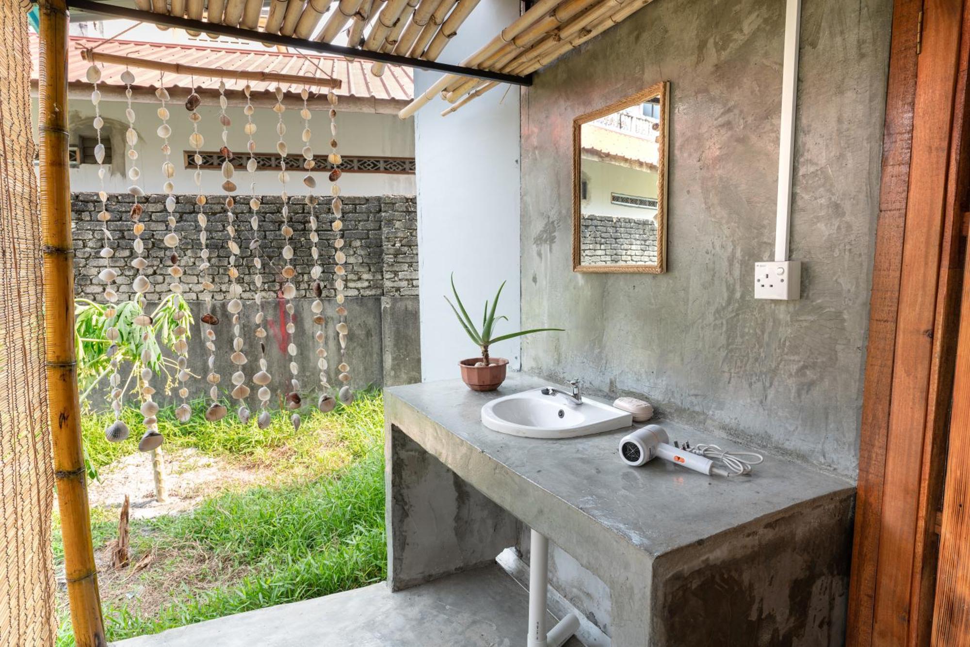 Bunga Hostel Female Dorm Pantai Cenang  Eksteriør bilde